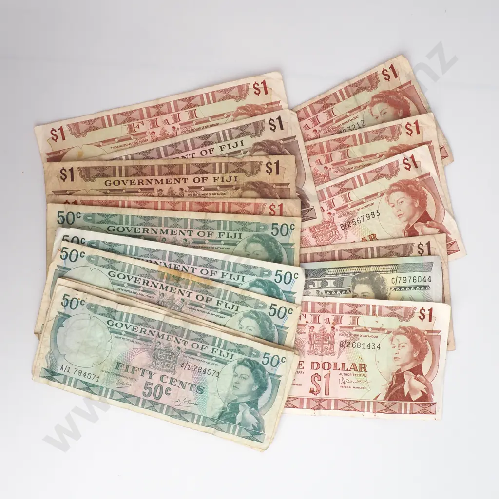 Large Assorted Lot of Fiji 50 Cent & One Dollar Banknotes Image 1++