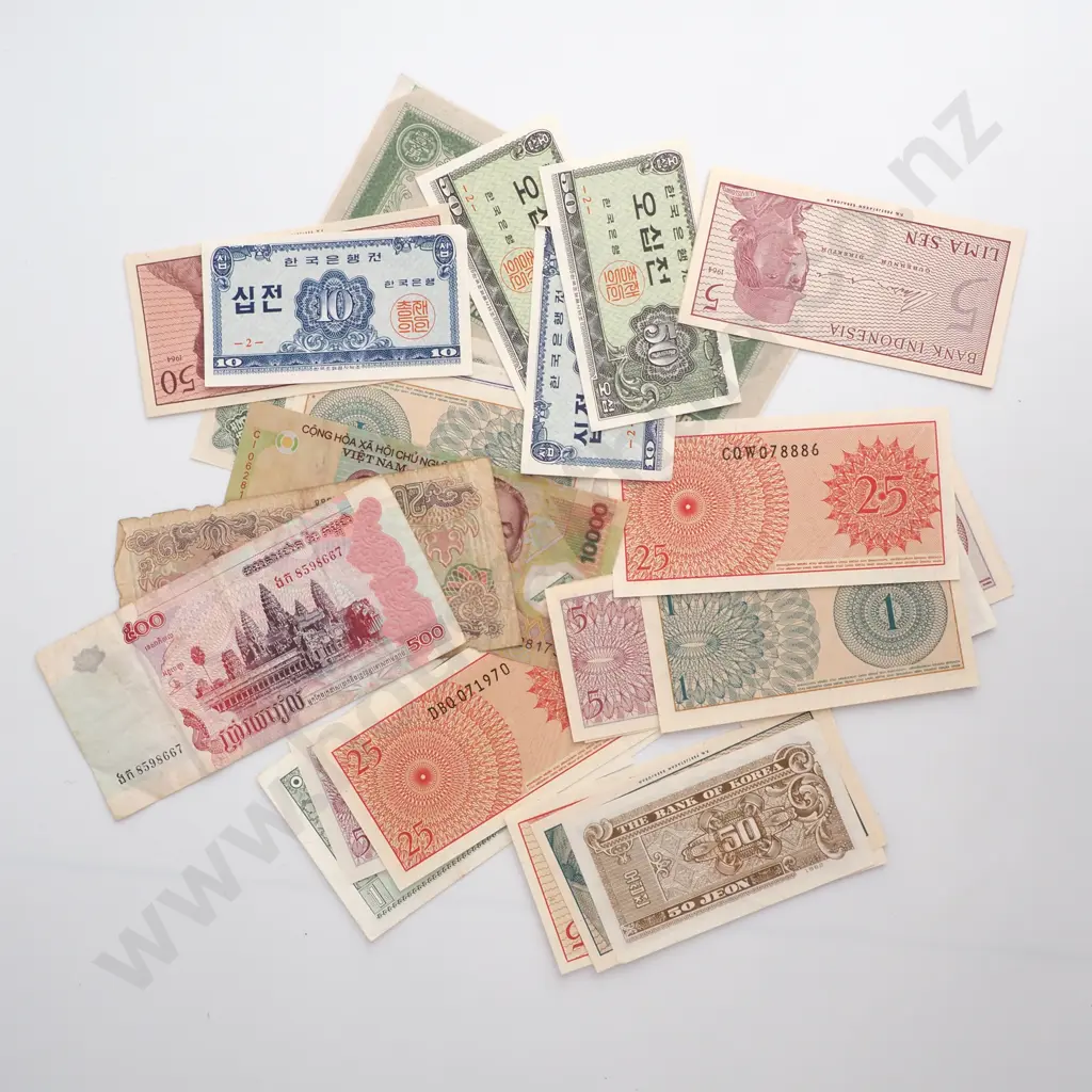 Assorted Lot of Vintage World Banknotes  Image 1++