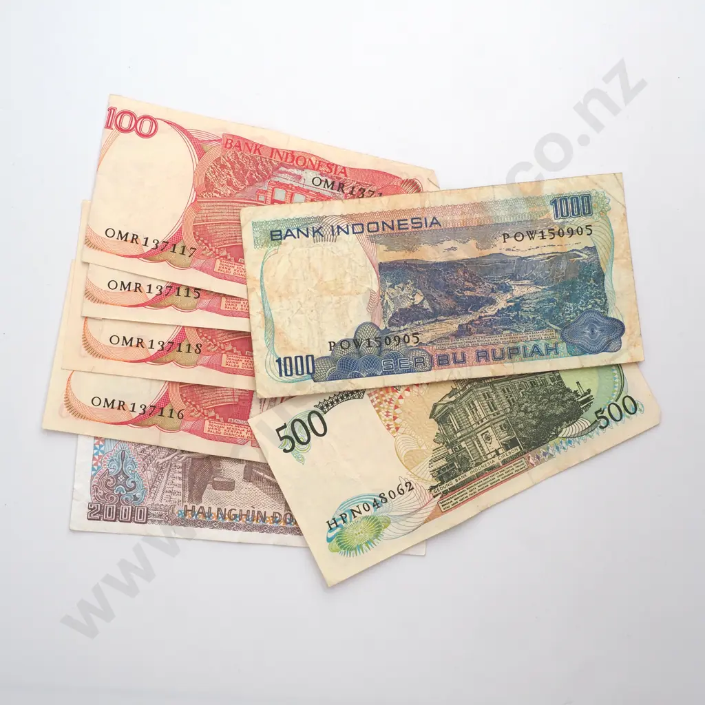 Assorted Lot of Vintage World Banknotes  Image 1++