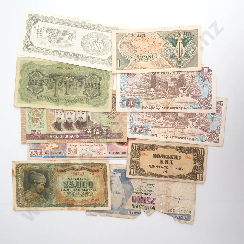Assorted Lot of Vintage World Banknotes  Image 1++