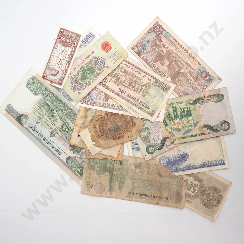 Assorted Lot of Vintage World Banknotes  Image 1++