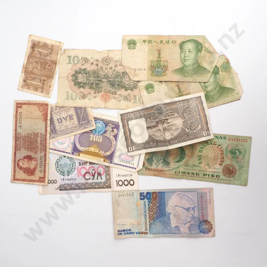 Assorted Lot of Vintage World Banknotes  Image 1++