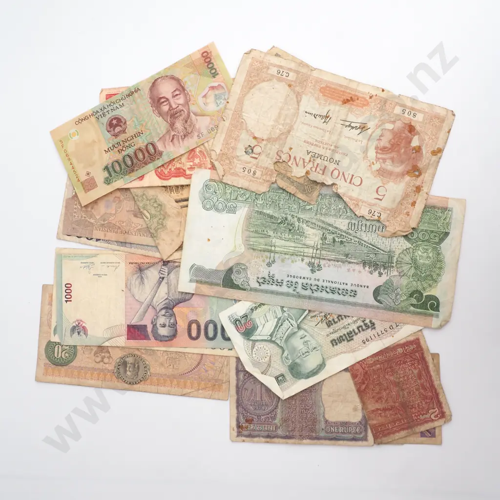 Assorted Lot of Vintage World Banknotes  Image 1++