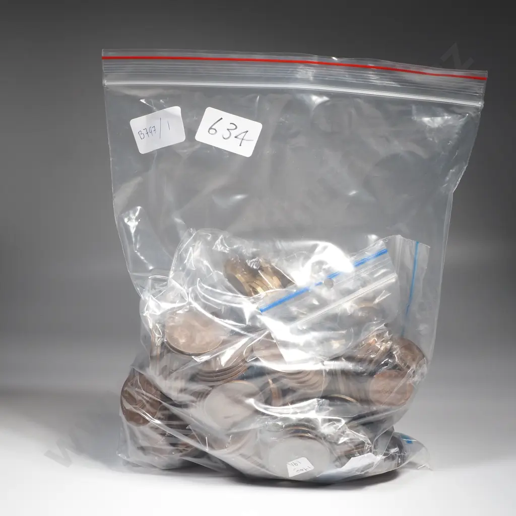 3.6 KG of Mainly UK Coinage  Image 1++