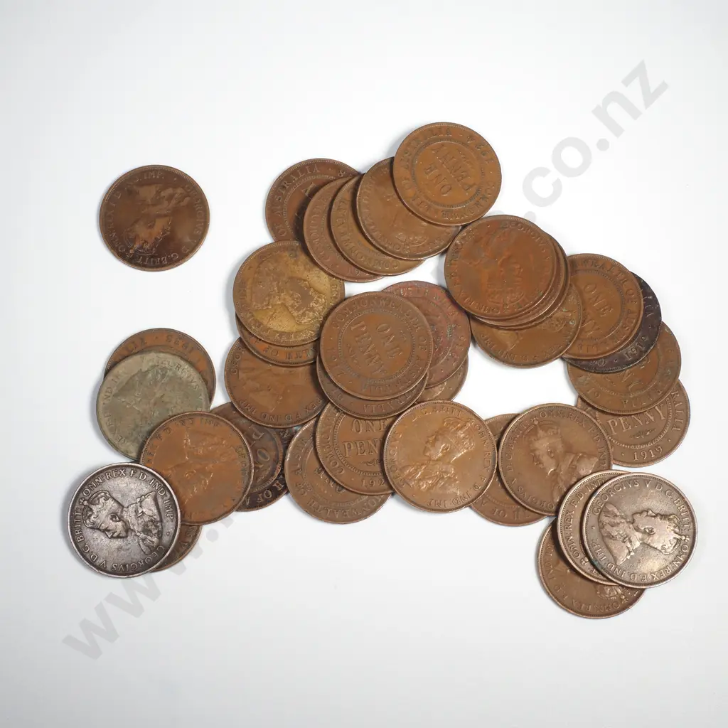320 Grams of Assorted George V Australian Pennies Image 1++
