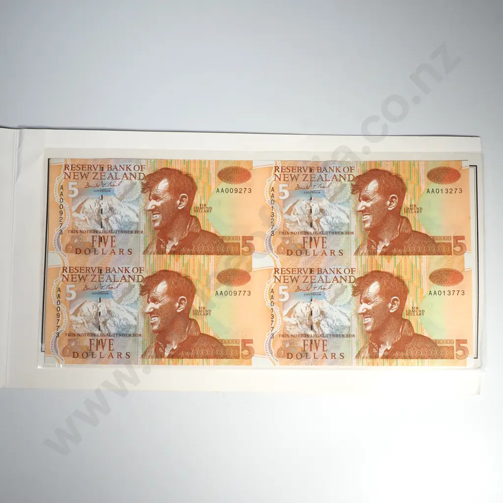 NZ 1992 Five Dollar Note Presentation Pack (4 x Uncut Notes), CV$75 Image 1++