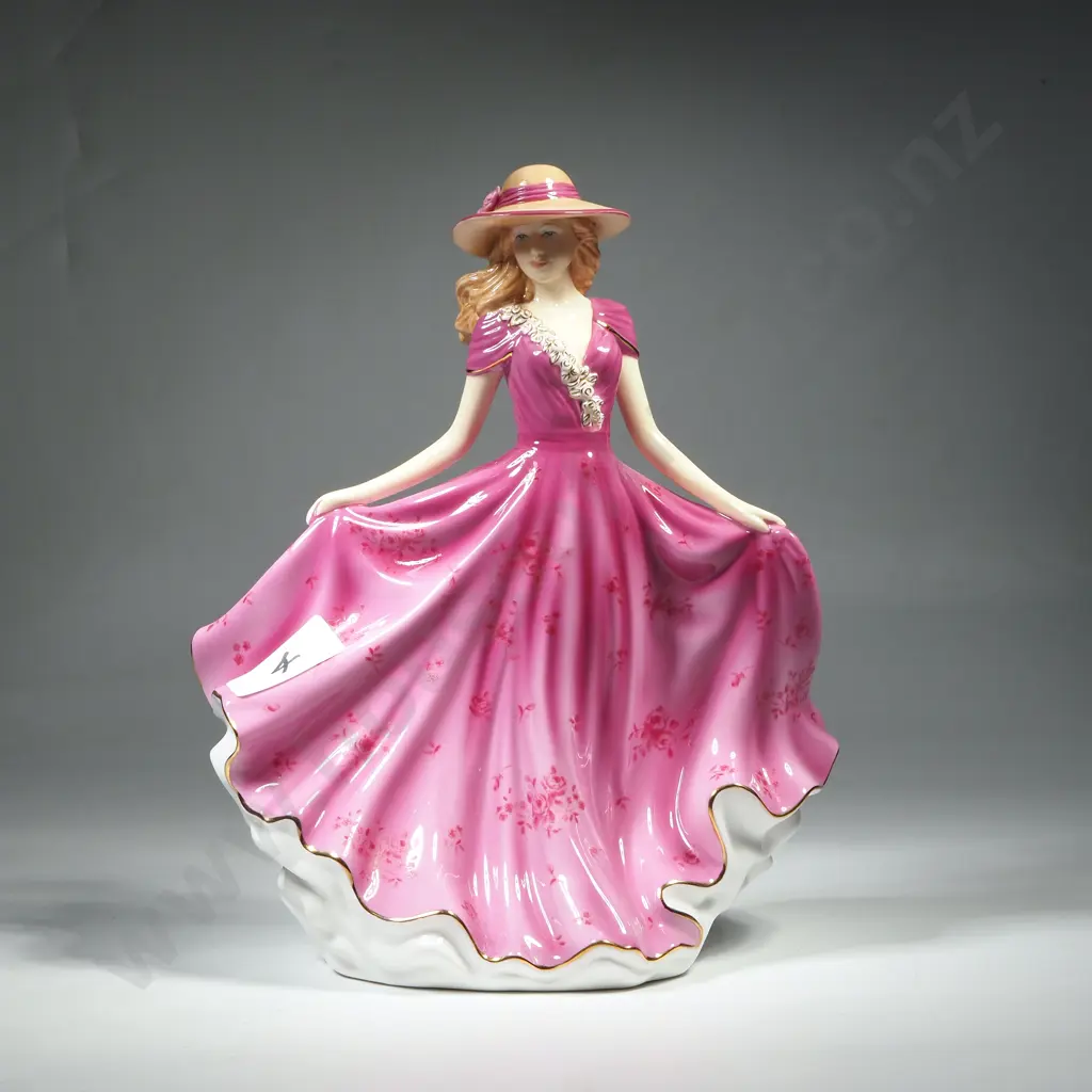 Royal Doulton "Elizabeth" Figure Of the Year 2014. HN5671 Image 1++
