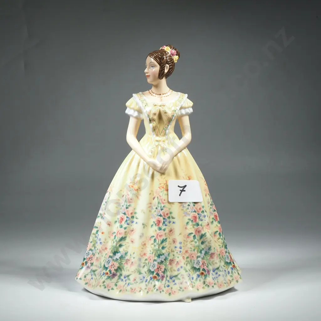 Royal Doulton Figure Young Queens "Queen Victoria"  HN 5705 Image 1++