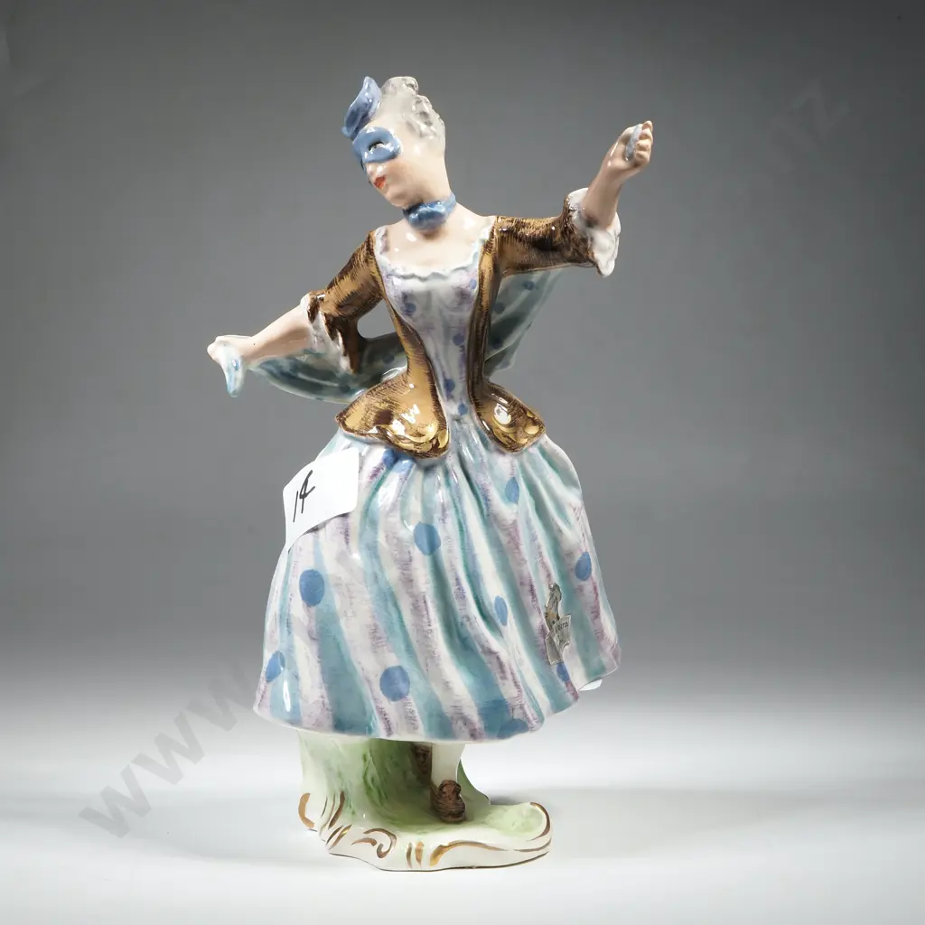 Wedgwood Figure "Mask With Scarf" Image 1++