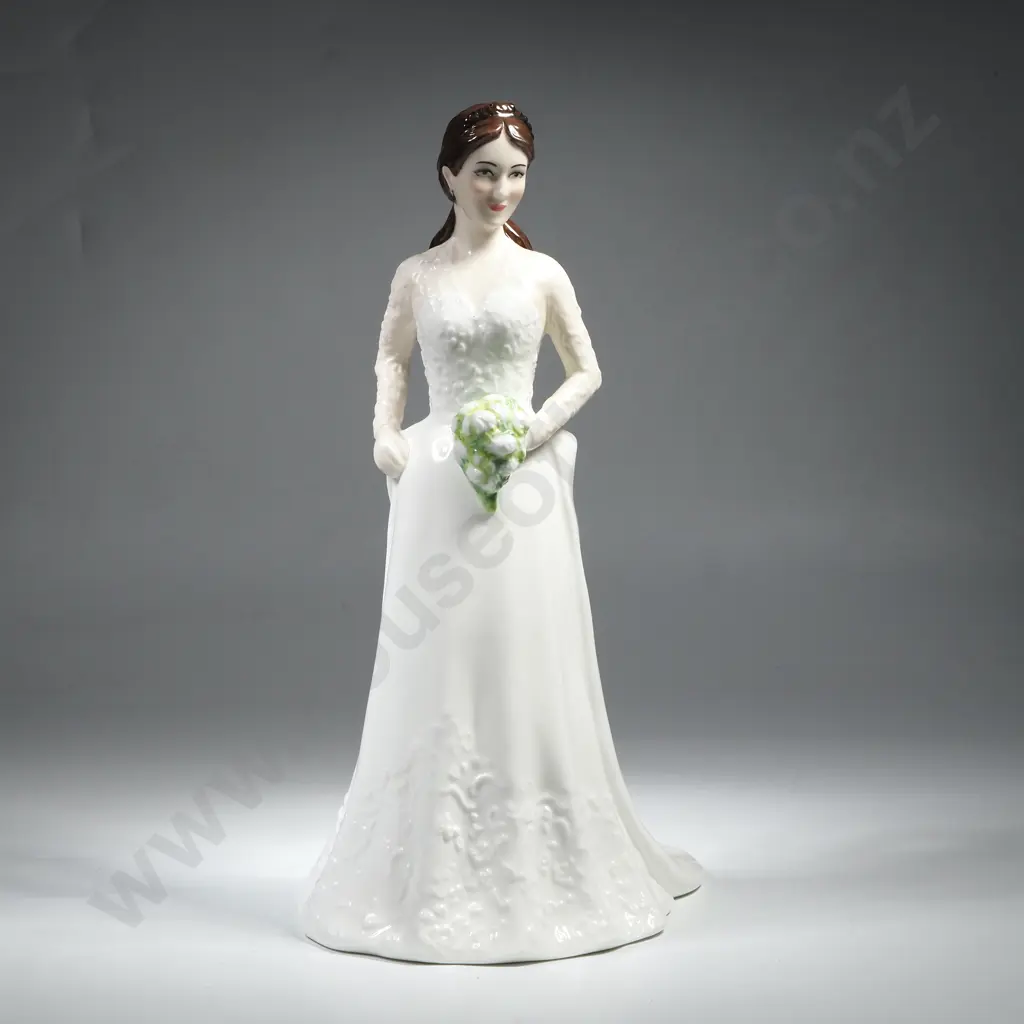 Royal  Worcester Figure "Catherine, Duchess Of Cambridge. Limited Edition. OF 2995 Image 1++
