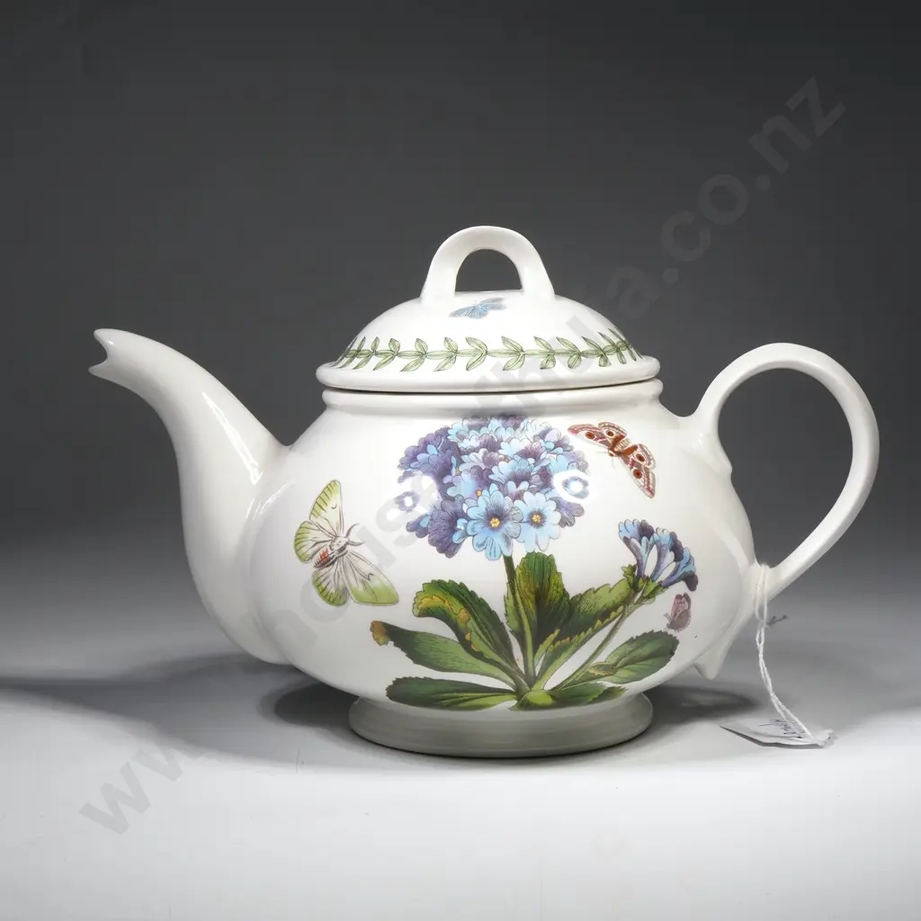 Portmeirion Teapot in the Botanical Garden Pattern, Medium Size in the Romantic Shape Image 1++