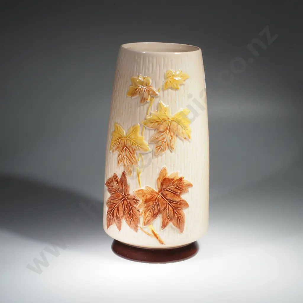 Sylvac Autumn Leaves/Maple Leaf Vase, No. 3395 Image 1++