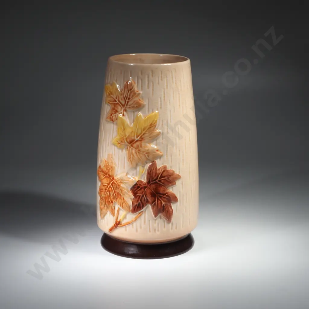 Sylvac Autumn Leaves/Maple Leaf Vase, No. 4011 Image 1++