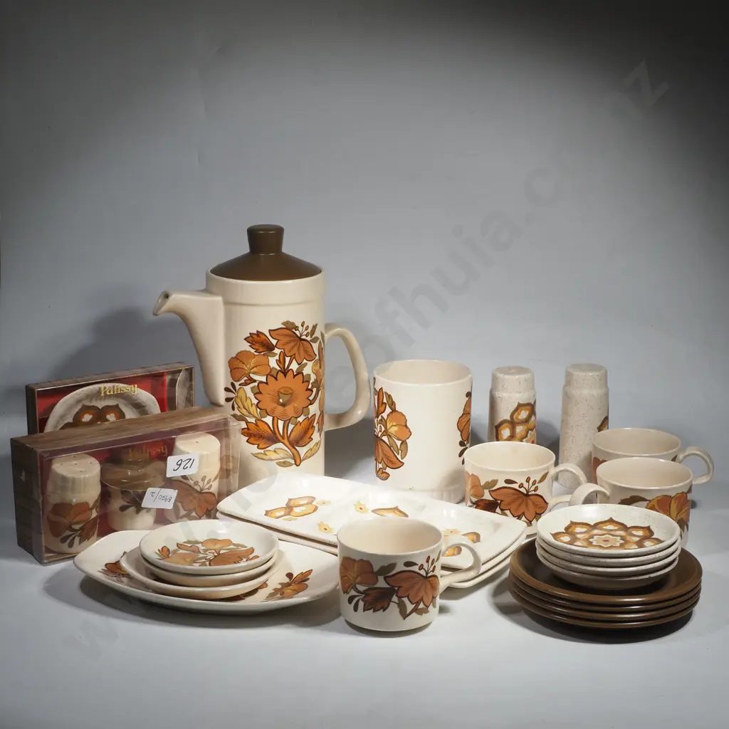 Quantity of Mid Century Palissy Ware by Royal Worcester, Mainly in the 'Kismet' Pattern Image 1++