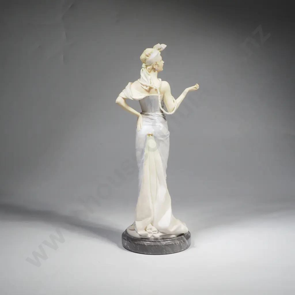 Royal Doulton Classique Figurine 'Helena' Model CL-3994 Image 1++