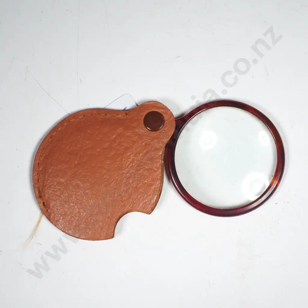 Vintage Leather Cased Magnifying Glass Image 1++
