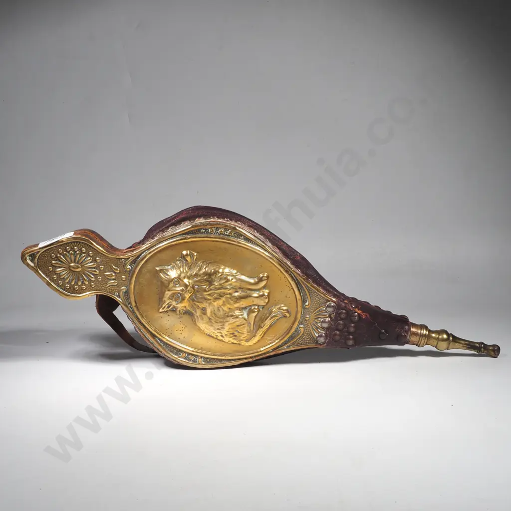 Vintage Embossed Brass, Oak & Leather Fireplace Bellows w Cat Motif on the Central Brass Plate Image 1++