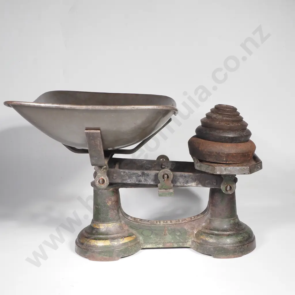 Antique Iron Weighing Scale w Nested Weights, Weighs up to 7lb Image 1++