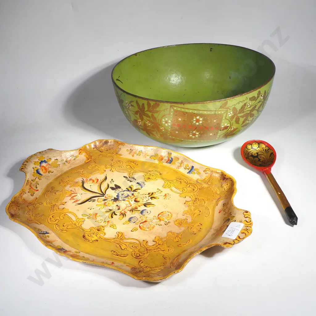 Vintage Papier Mache Hand Painted Toleware Tray, Possibly Japanese & a Green Papier Mache Bowl w Gilt Floral Decoration Image 1++