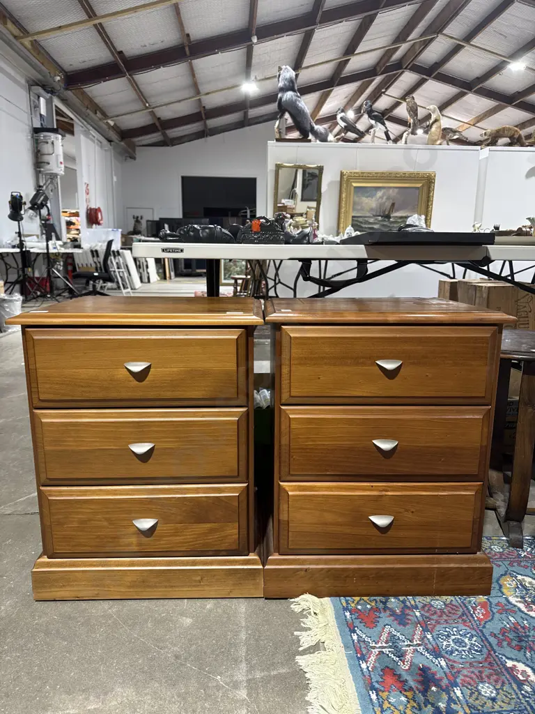 Pair of Three Drawer Rimu Bedside Cabinets w Silver Tone Handles Image 1++