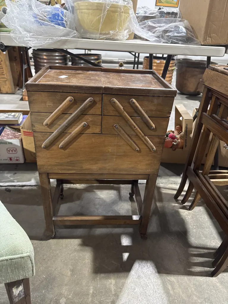 Vintage Accordion Sewing Box complete w Sewing Accessories Image 1++