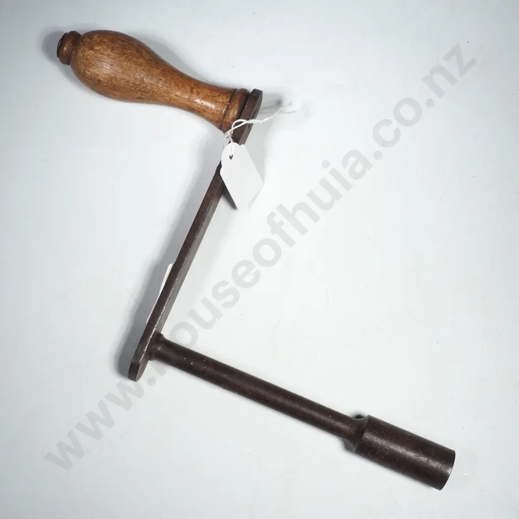 Victorian-Era Extending Dining Table Crank Handle Image 1++