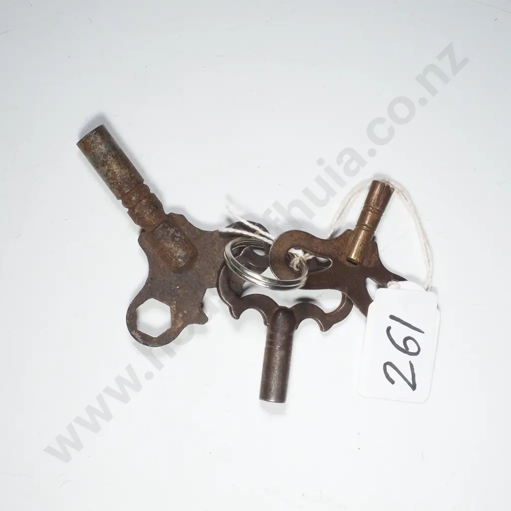 3 x Vintage / Antique Clock Winding Keys Image 1++