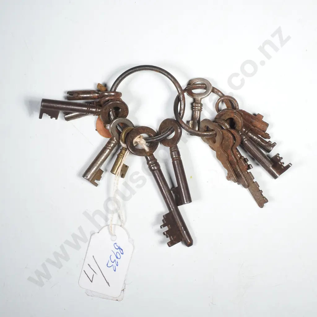 A Lot of Various Vintage Barrel / Skeleton & Cabinet Keys Image 1++