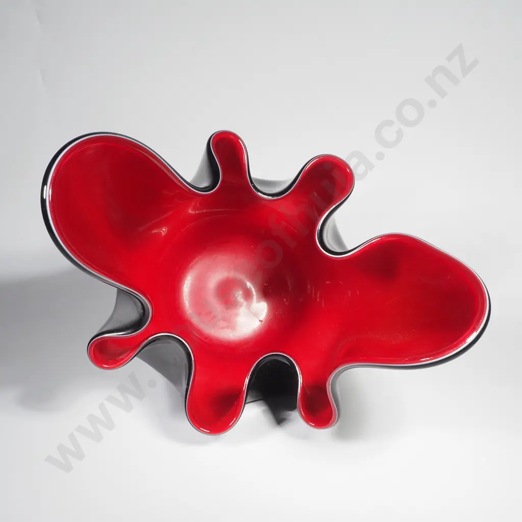 Large Black & Red Glass Handkerchief/Fazzoletto Vase w a Ruffled Rim Image 1++