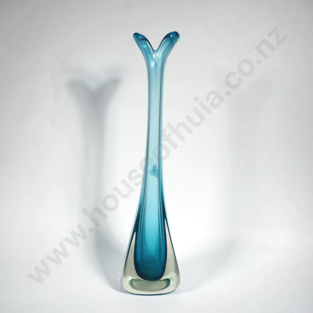 Tall Blue Sommerso Style Art Glass Vase - Likely Crown Crystal - Unsigned Image 1++