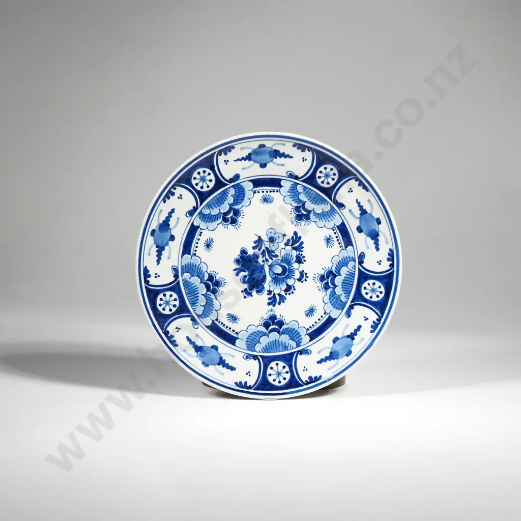 Delft Blue & White Wall Plate w Floral Decoration Image 1++