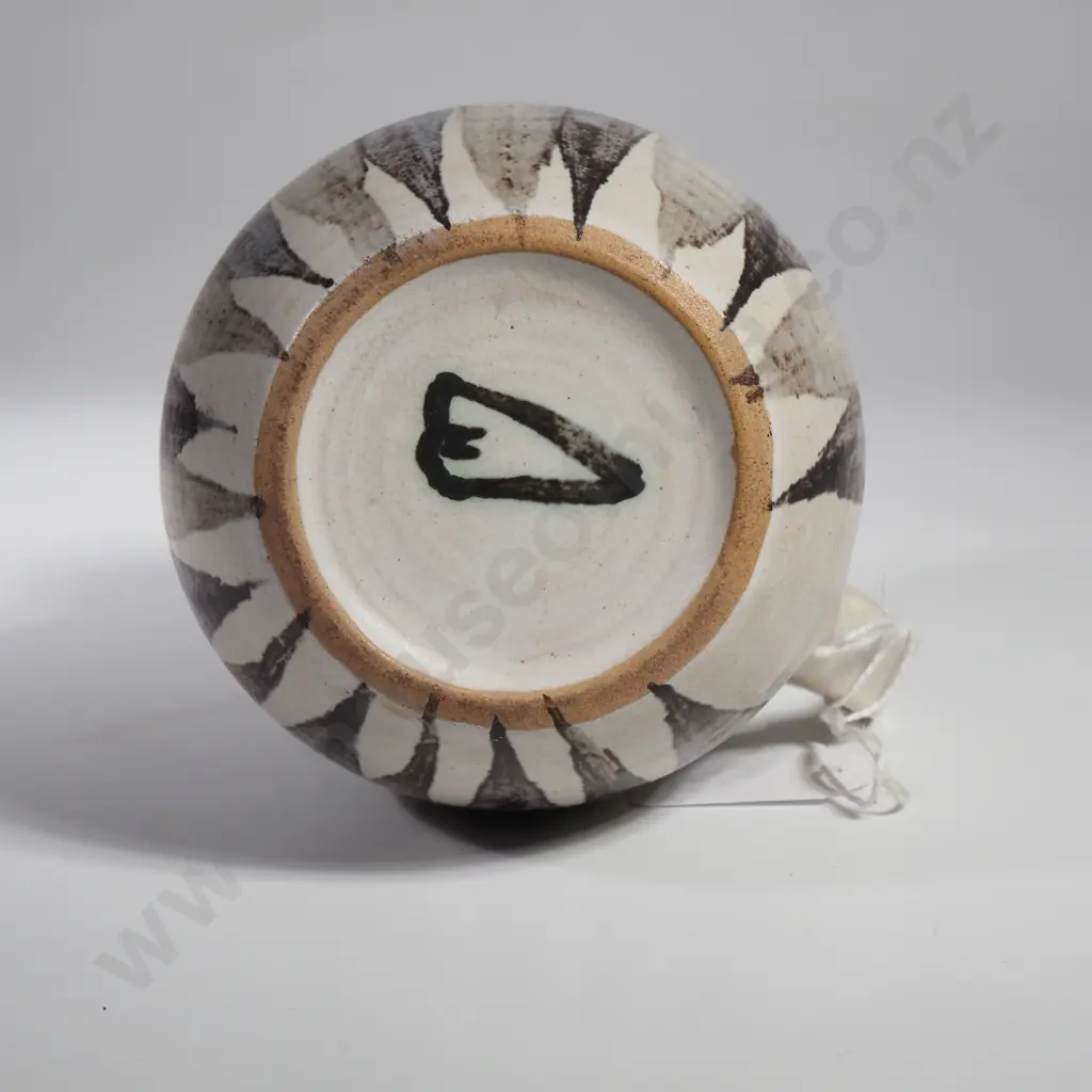 Hanmer Pottery Milk Jug Image 1++