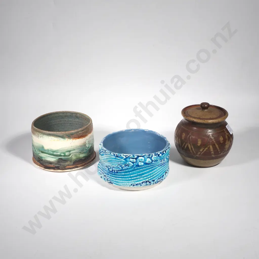 NZ Studio Pottery Including Renate Galetzka Image 1++
