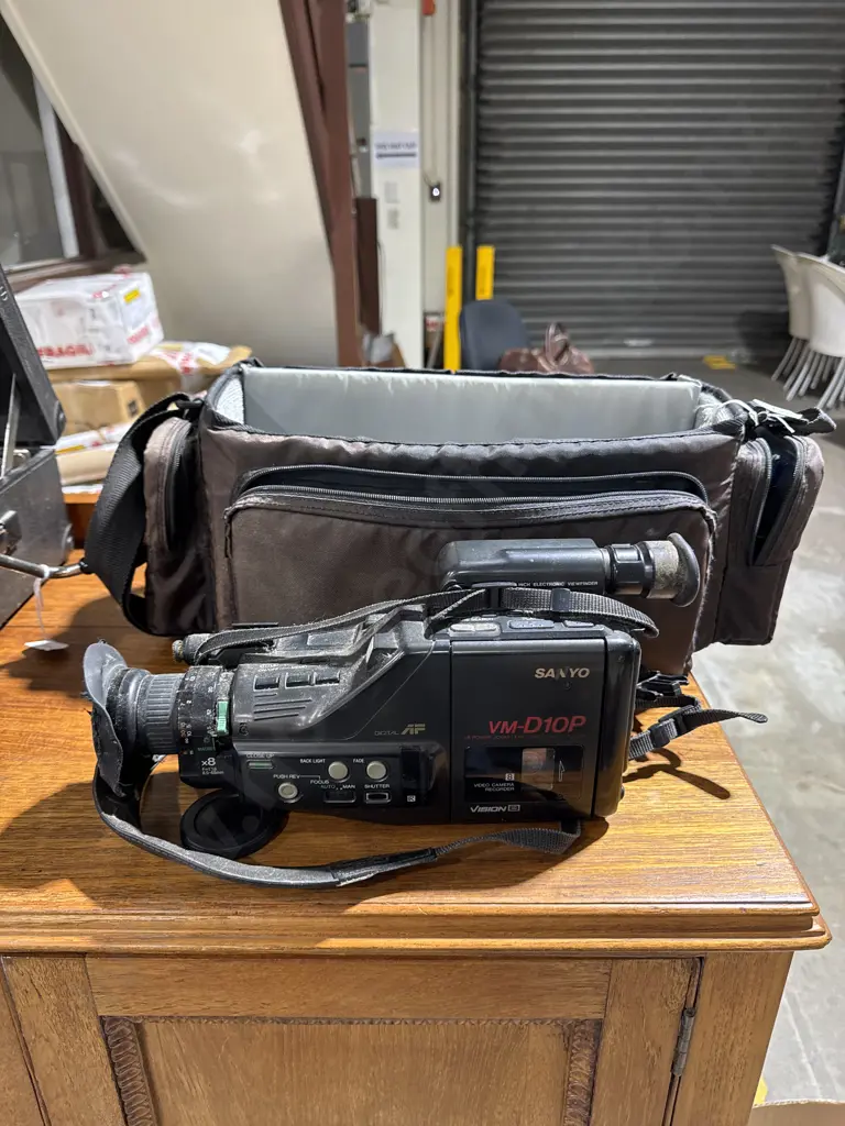 Vintage Sanyo VM-D10P Camcorder w Case & Some Accessories Image 1++