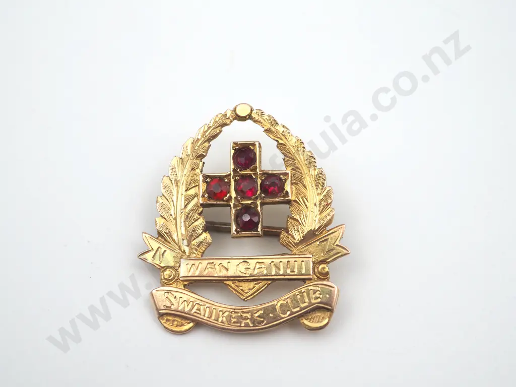 9ct Gold Wanganui Swankers Club Brooch Image 1++