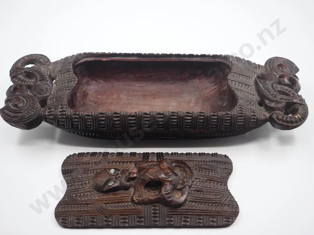 An Exceptional Antique Carved Wakahuia (Treasure Box) Image 1++