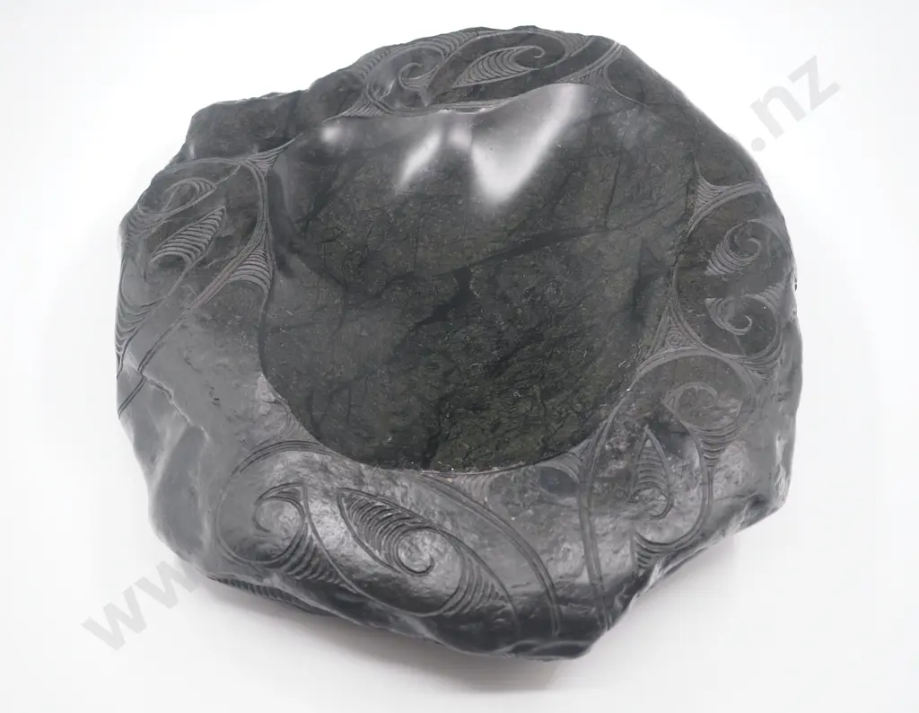 An Extraordinary Double Sided Tiki / Bowl in Pounamu Boulder 38KG Image 1++
