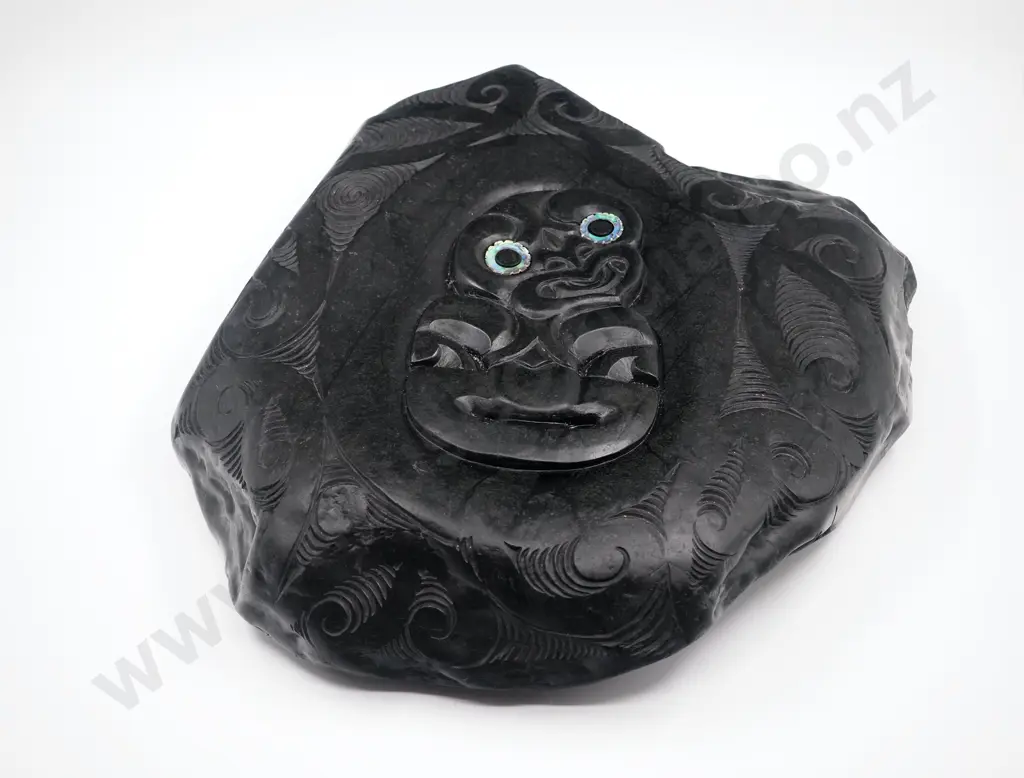 An Extraordinary Double Sided Tiki / Bowl in Pounamu Boulder 38KG Image 1++