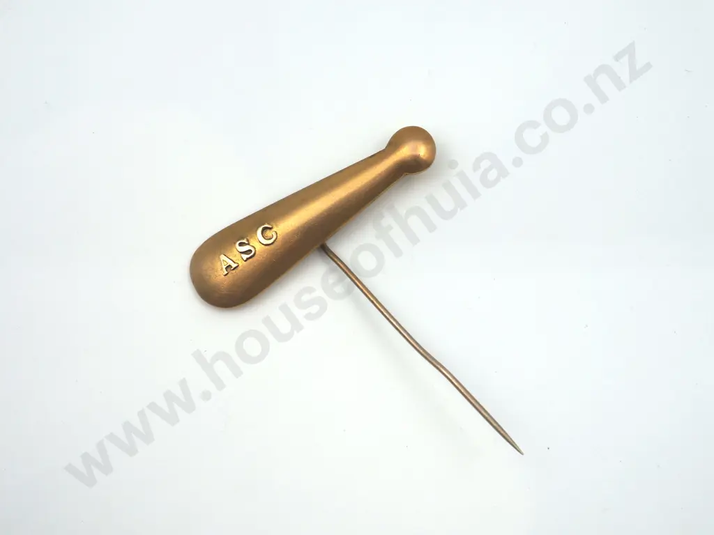Auckland Savage Club 9ct Gold "Patu" Pin Image 1++