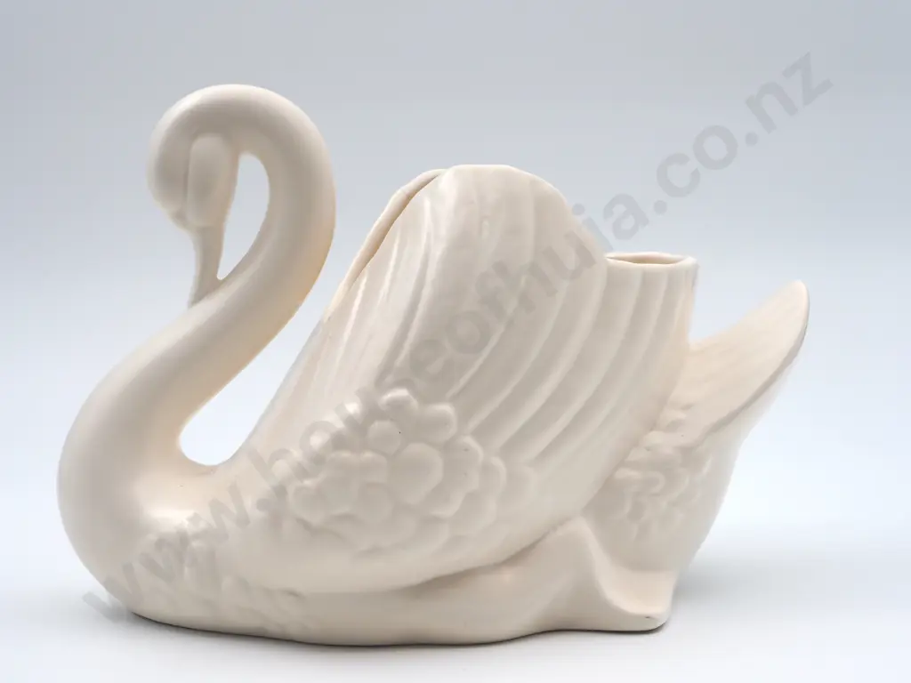 Crown Lynn Swan Vase 170 Image 1++