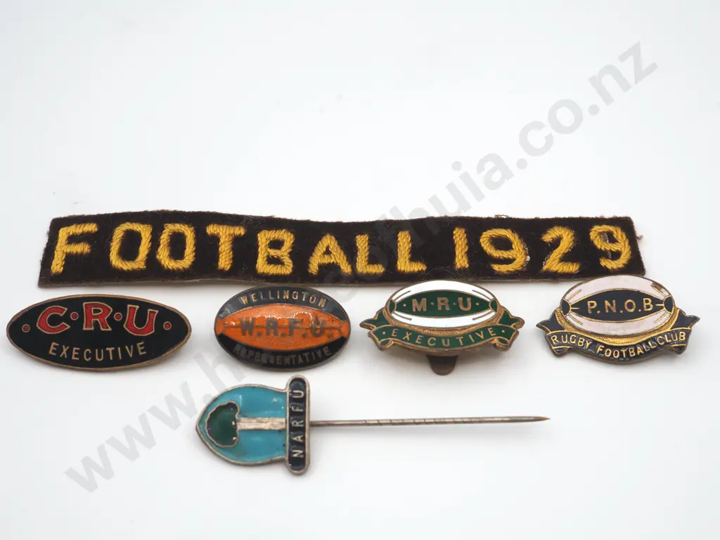 5 x vintage metal and enamel rugby pins and badges Image 1++