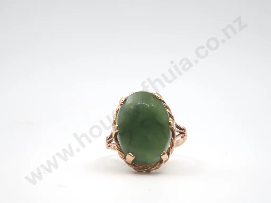 Substantial 9ct Gold Greenstone Ring Image 1++