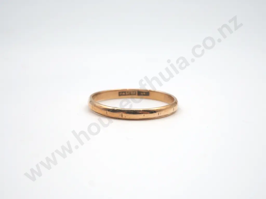 "Pascoes" 18ct Gold Wedding Band Image 1++