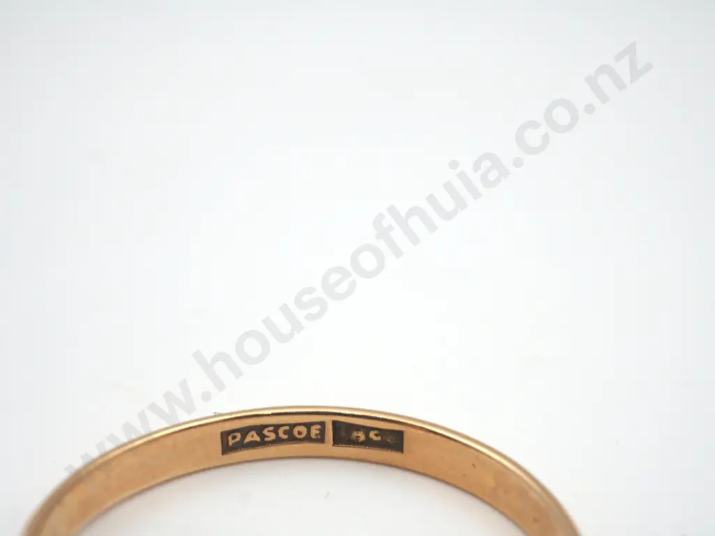 "Pascoes" 18ct Gold Wedding Band Image 1++
