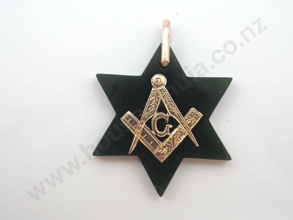 Six Pointed Greenstone Star w Masonic Emblem in 9ct Gold Image 1++