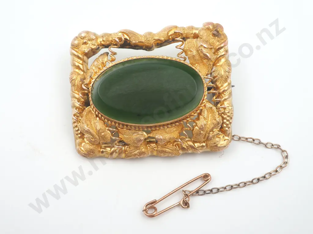 Greenstone Foliate Brooch in 15ct Gold " A garden with a green pool" Image 1++