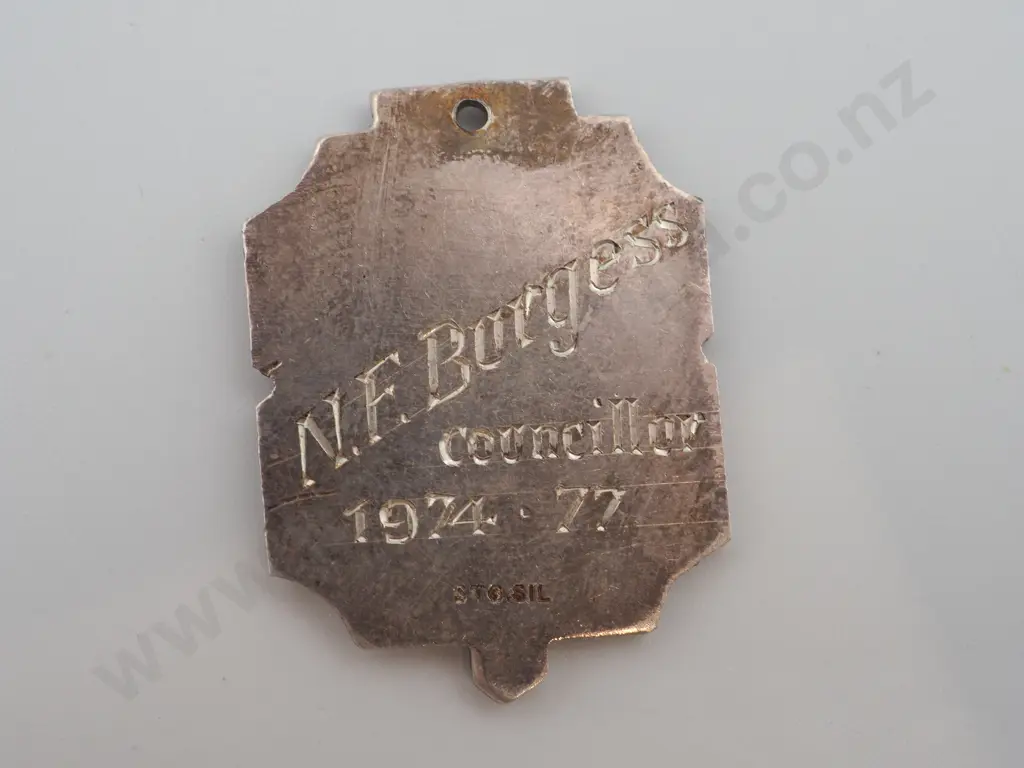 Vintage sterling silver and enamel Borough of Otahuhu engraved on the back “N. F. BURGESS / COUNCILLOR Image 1++