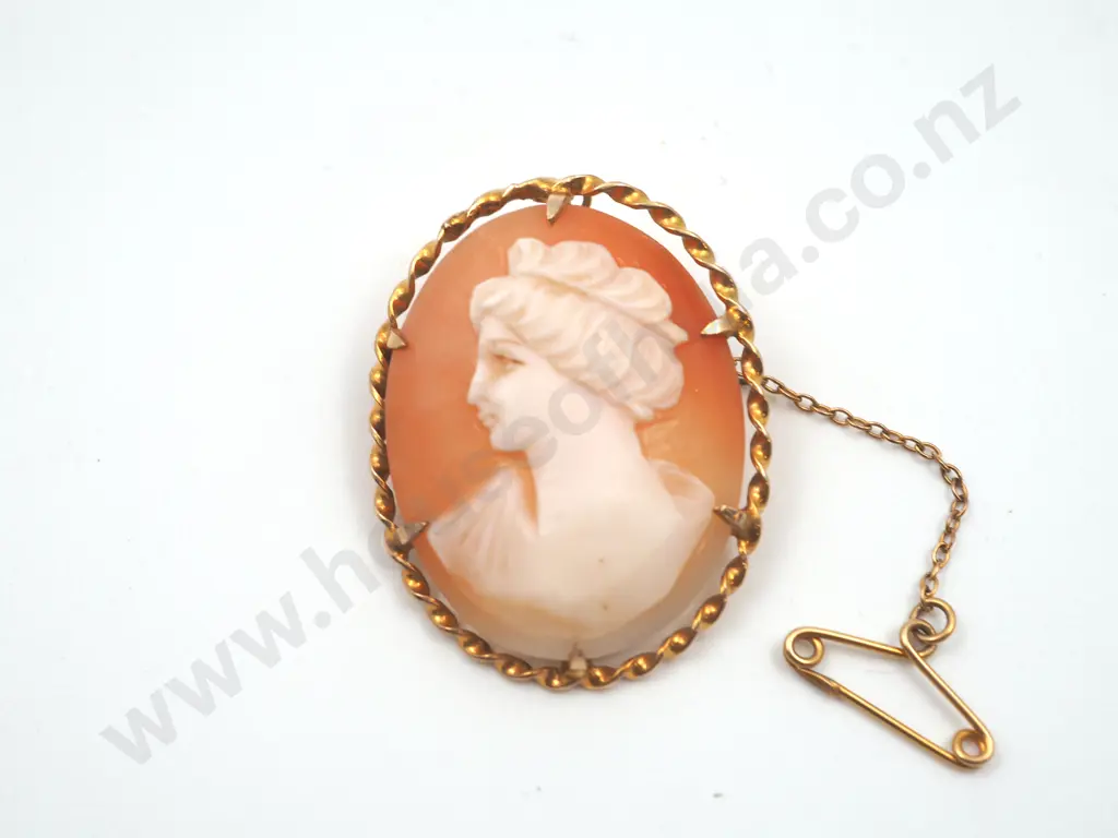 Vintiage 9ct Gold Cameo Brooch Image 1++