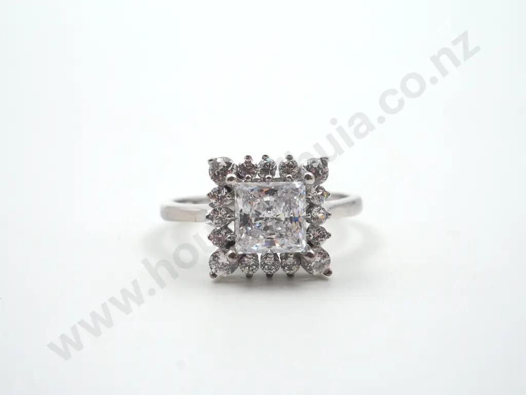 Sparkly 9ct White Gold & Cubic Zirconia Ring Image 1++