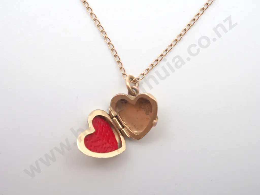 Engraved 9ct Gold Heart Locket with 9ct Gold Chain Image 1++